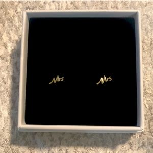 Gold plated Mrs. Earrings